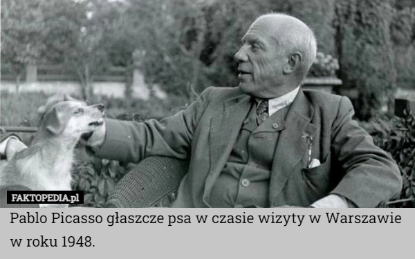 
    Pablo Picasso głaszcze psa w czasie wizyty w Warszawie w roku 1948.