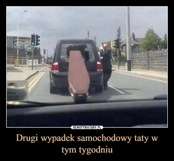 
    Drugi wypadek samochodowy taty w tym tygodniu