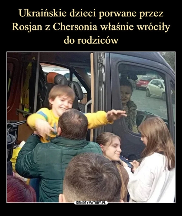 
    Ukraińskie dzieci porwane przez Rosjan z Chersonia właśnie wróciły
do rodziców