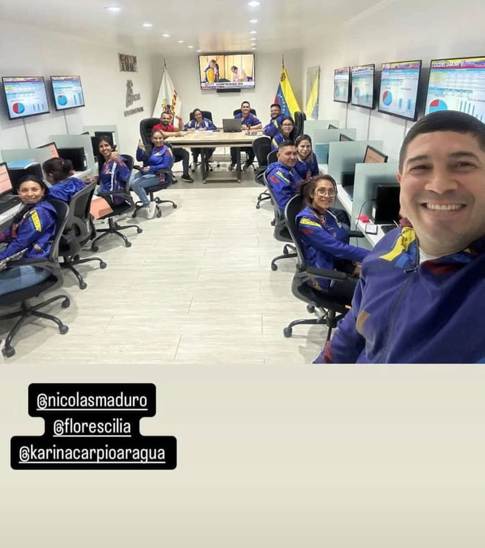 
    Venezuela election council posted a selfie. On their screens you can see, that socialist Maduro is losing against the liberal democrat candidate by a landslide on all screens. Official results later: Maduro 51% (at 109% of the votes).