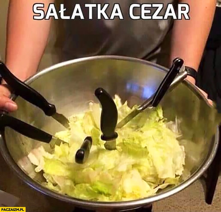 
    Sałatka Cezar powbijane noże