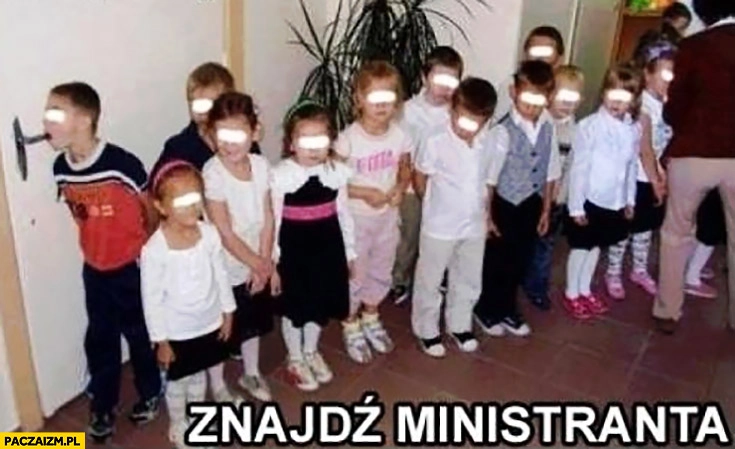 
    Znajdź ministranta chłopak dziecko liże klamkę do ust