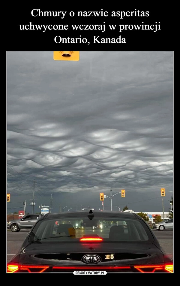 
    Chmury o nazwie asperitas uchwycone wczoraj w prowincji Ontario, Kanada