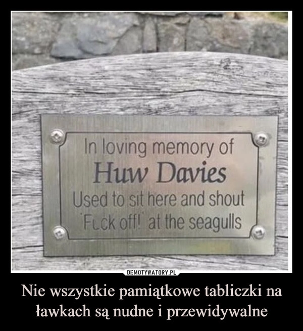 
    Nie wszystkie pamiątkowe tabliczki na ławkach są nudne i przewidywalne