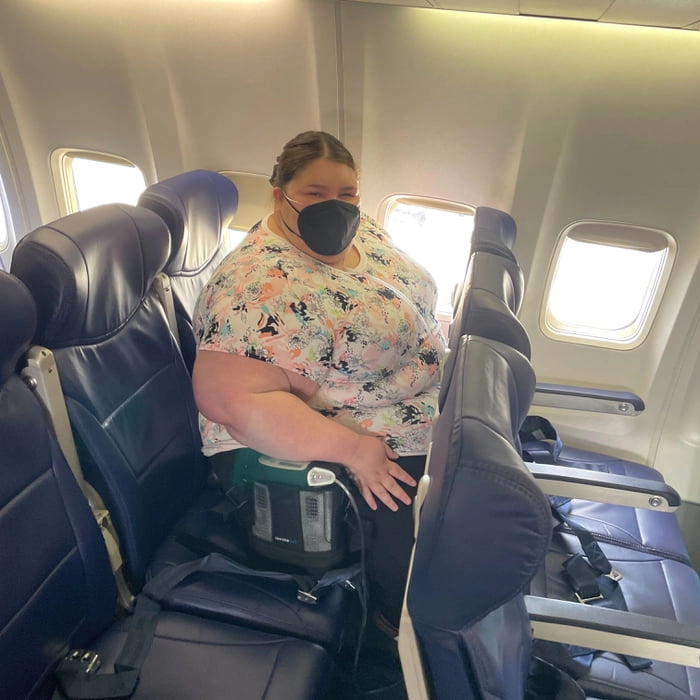 
    Do you think fat people should pay more for airplane seats?