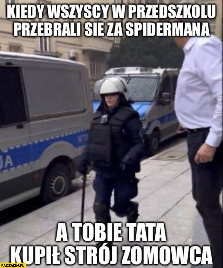 
    Kiedy wszyscy w przedszkolu przebrali się za Spidermana a tobie tata kupił strój zomowca mały policjant