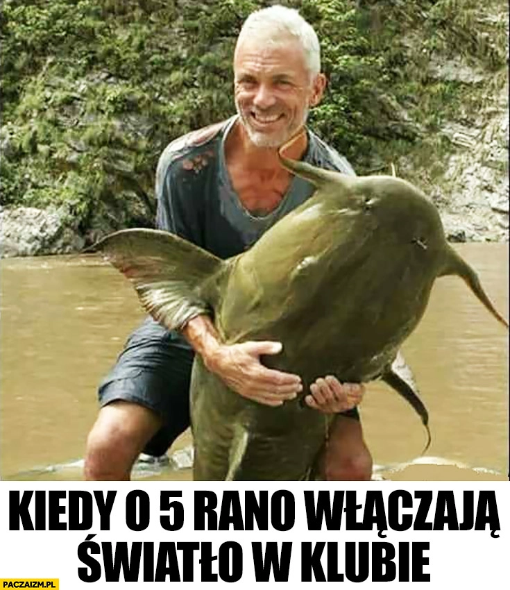 
    Kiedy o 5 rano włączają światło w klubie facet z brzydalem paszczurem