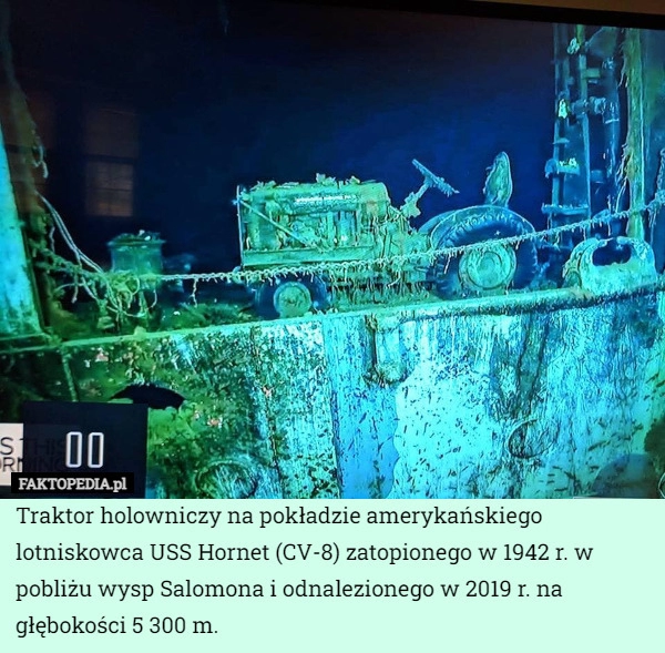 
    Traktor holowniczy na pokładzie amerykańskiego lotniskowca USS Hornet (CV-8)