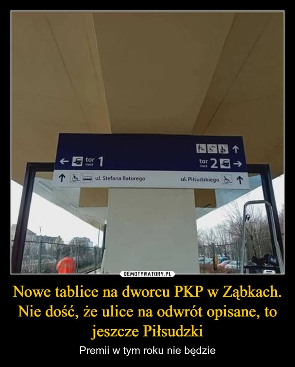 
    Nowe tablice na dworcu PKP w Ząbkach. Nie dość, że ulice na odwrót opisane, to jeszcze Piłsudzki