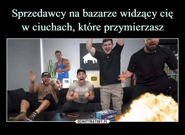 
    Sprzedawcy na bazarze widzący cię w ciuchach, które przymierzasz