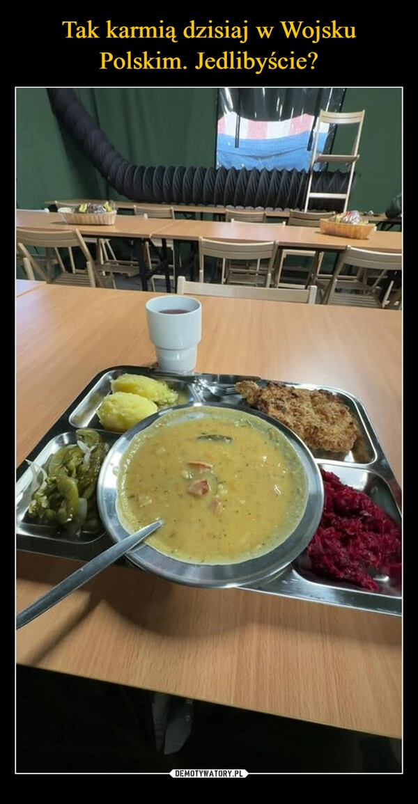 
    Tak karmią dzisiaj w Wojsku Polskim. Jedlibyście?