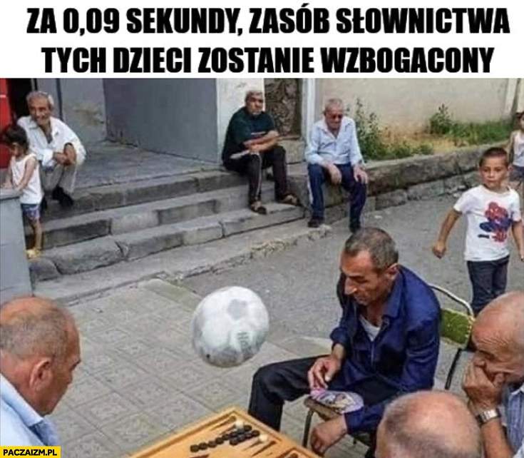 
    Za moment zasób słownictwa tych dzieci zostanie wzbogacony piłka wpada w grę