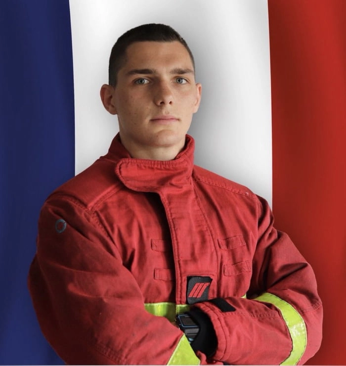 
    The French firefighter who was killed on the job yesterday while trying to put out a fire started by rioters in Saint-Denis has been identified as 24-year-old Dorian Damelincourt.