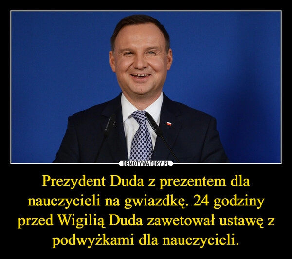 
    Prezydent Duda z prezentem dla nauczycieli na gwiazdkę. 24 godziny przed Wigilią Duda zawetował ustawę z podwyżkami dla nauczycieli.