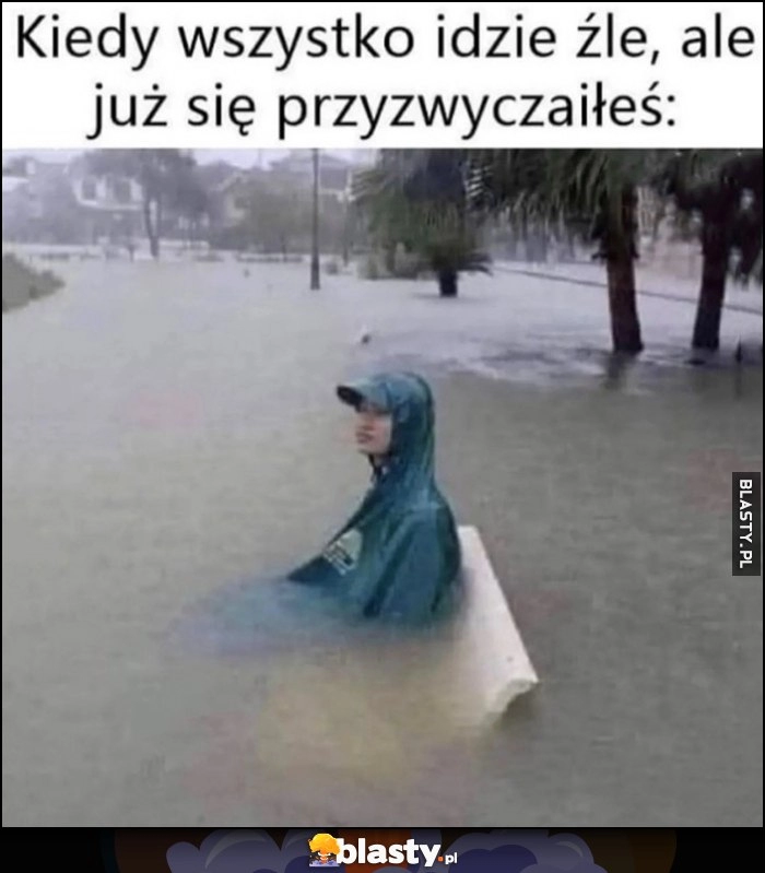 
    Kiedy wszystko idzie źle, ale już się przyzwyczaiłeś chłopak facet siedzi w deszczu powodzi