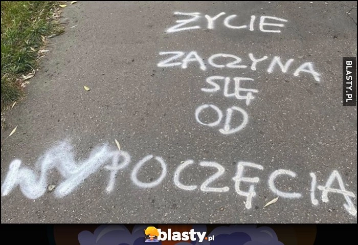 
    Życie zaczyna się od (wy)poczęcia napis na ulicy jezdni dopisek
