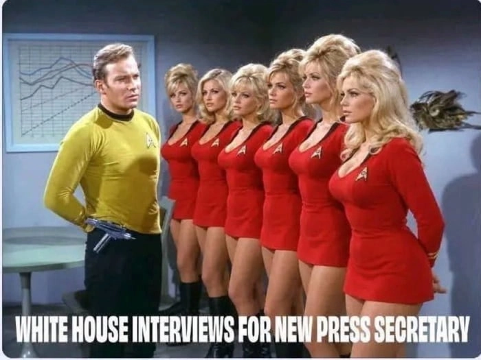 
    White House interviews for new press secretary