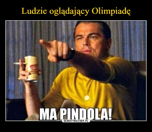 
    Ludzie oglądający Olimpiadę