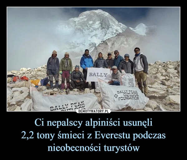 
    Ci nepalscy alpiniści usunęli
2,2 tony śmieci z Everestu podczas
nieobecności turystów