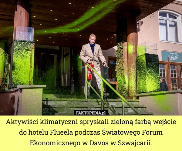 
    Aktywiści klimatyczni spryskali zieloną farbą wejście do hotelu Flueela...