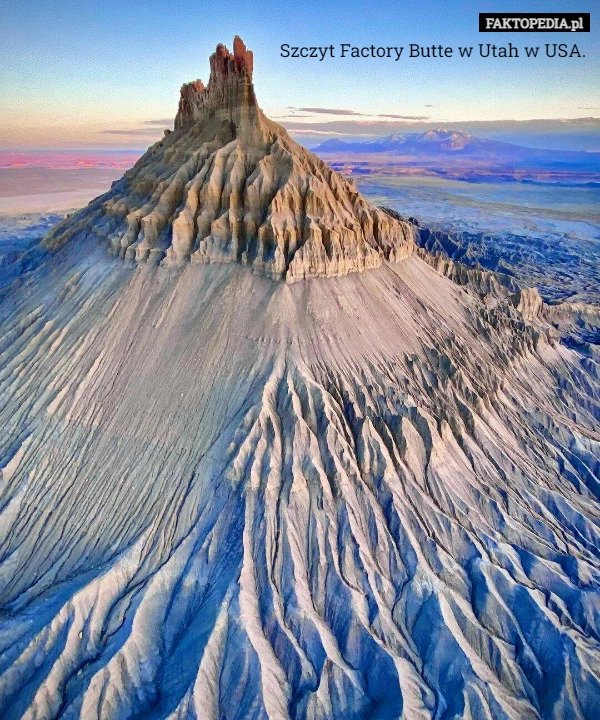 
    Szczyt Factory Butte w Utah w USA.