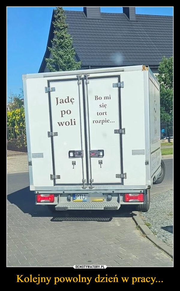 
    Kolejny powolny dzień w pracy...