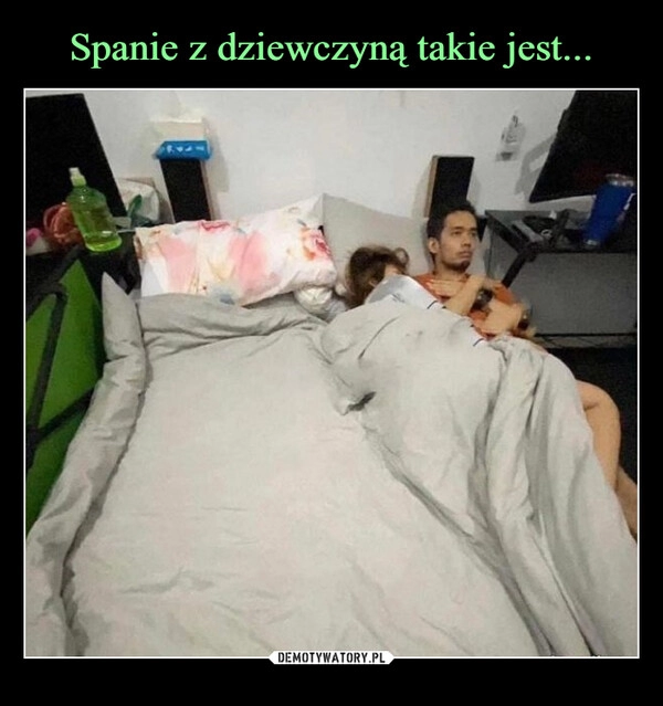 
    Spanie z dziewczyną takie jest... 