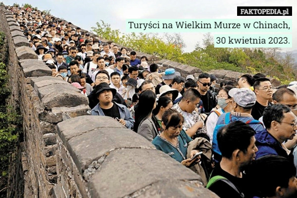 
    Turyści na Wielkim Murze w Chinach,
30 kwietnia 2023.