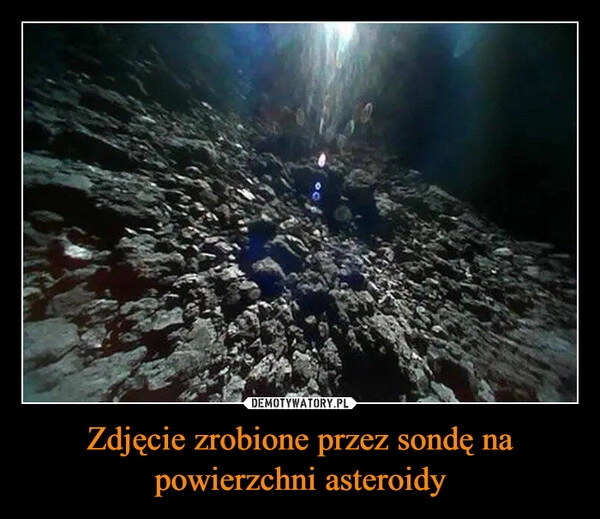 
    Zdjęcie zrobione przez sondę na powierzchni asteroidy