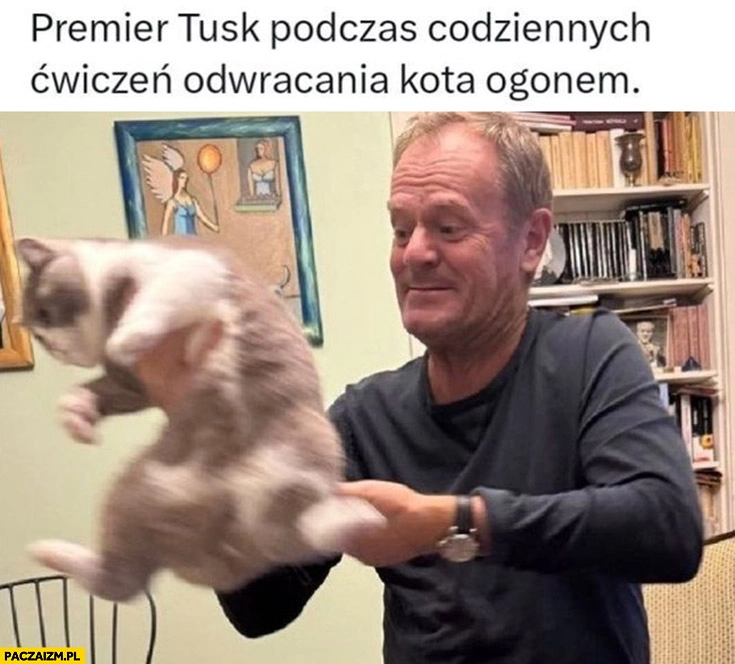 
    Premier Tusk podczas codziennych ćwiczeń odwracania kota ogonem