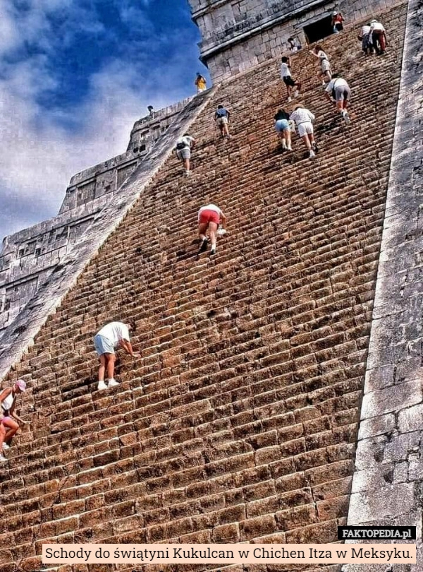 
    Schody do świątyni Kukulcan w Chichen Itza w Meksyku.