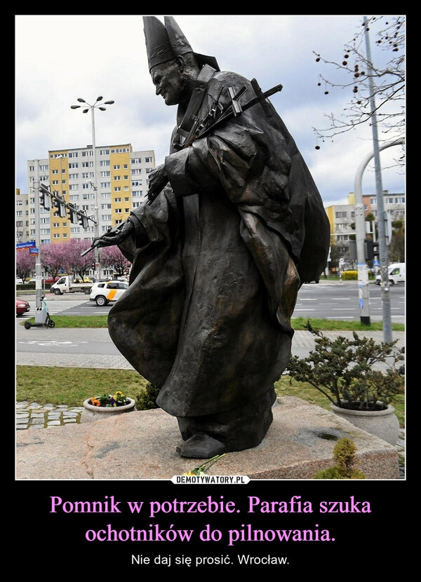 
    Pomnik w potrzebie. Parafia szuka ochotników do pilnowania.