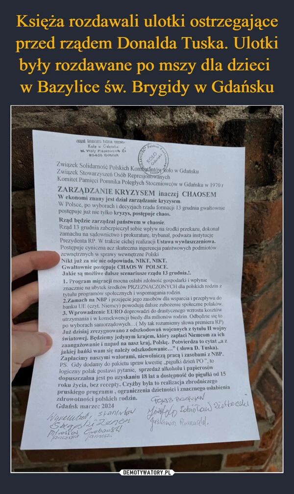 
    Księża rozdawali ulotki ostrzegające przed rządem Donalda Tuska. Ulotki były rozdawane po mszy dla dzieci 
w Bazylice św. Brygidy w Gdańsku