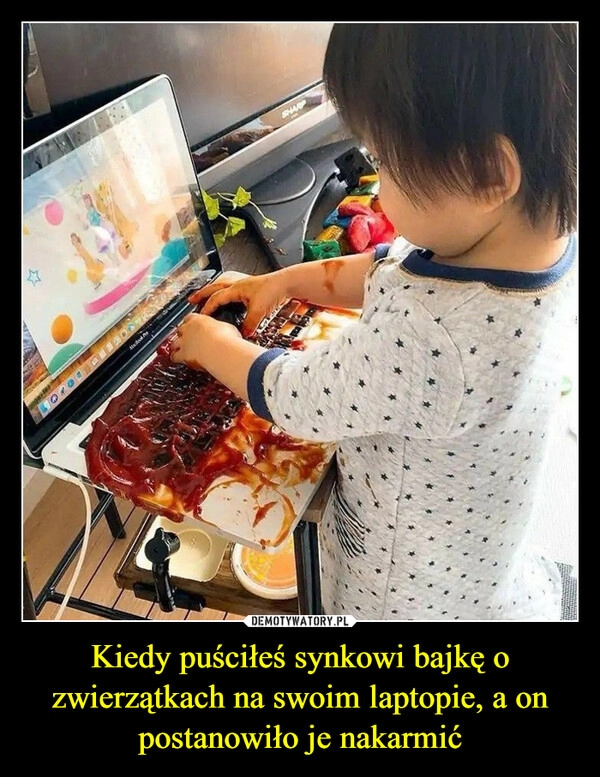 
    Kiedy puściłeś synkowi bajkę o zwierzątkach na swoim laptopie, a on postanowiło je nakarmić