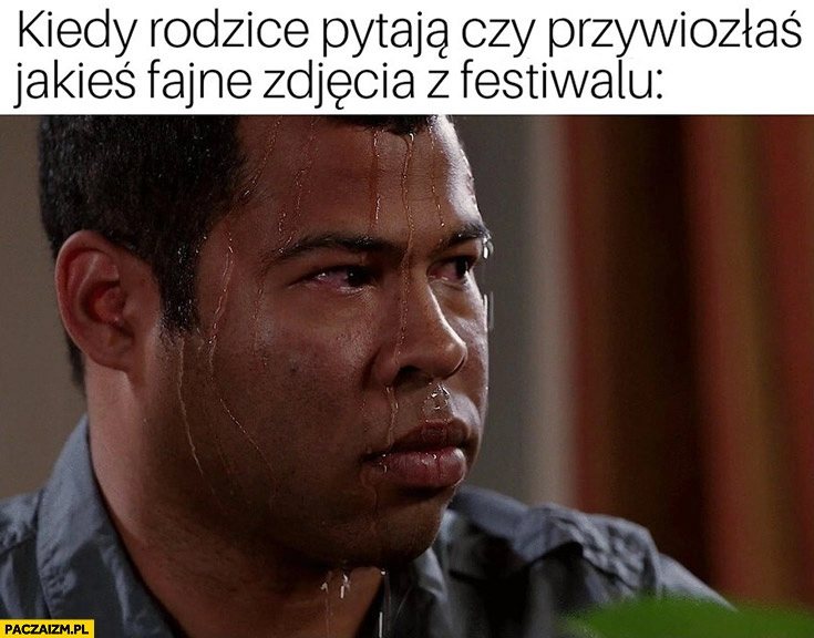 
    Kiedy rodzice pytają czy przywiozłaś jakieś fajne zdjęcia z festiwalu Opener spocony czarny murzyn fotobudka