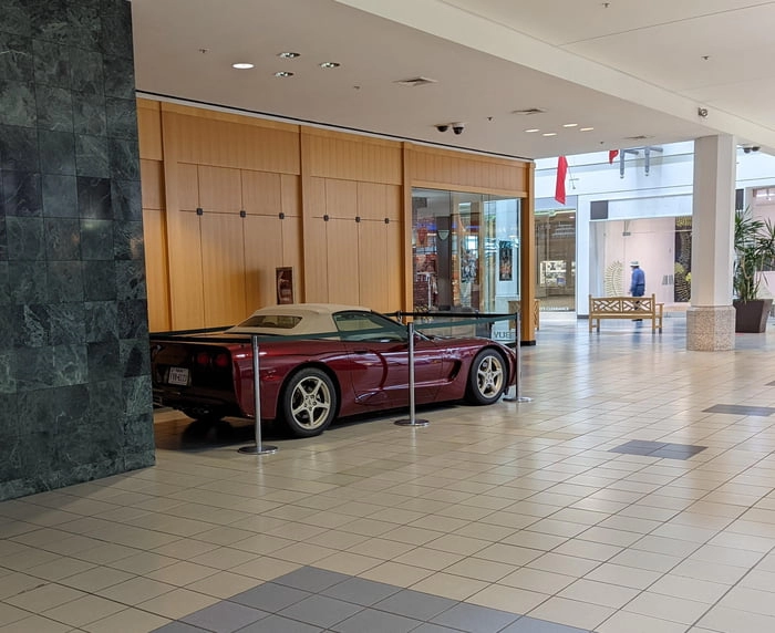 
    The prize car at this dying mall is an 18 year old Corvette.