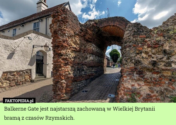 
    Balkerne Gate jest najstarszą zachowaną w Wielkiej Brytanii bramą z czasów