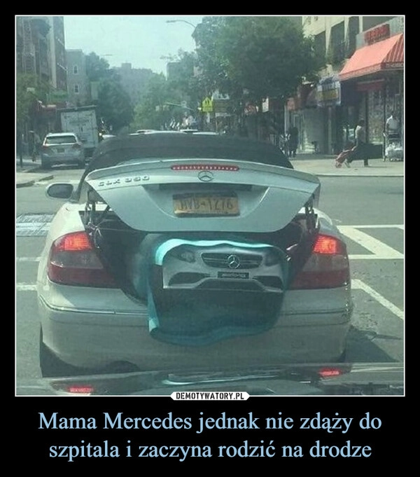 
    Mama Mercedes jednak nie zdąży do szpitala i zaczyna rodzić na drodze