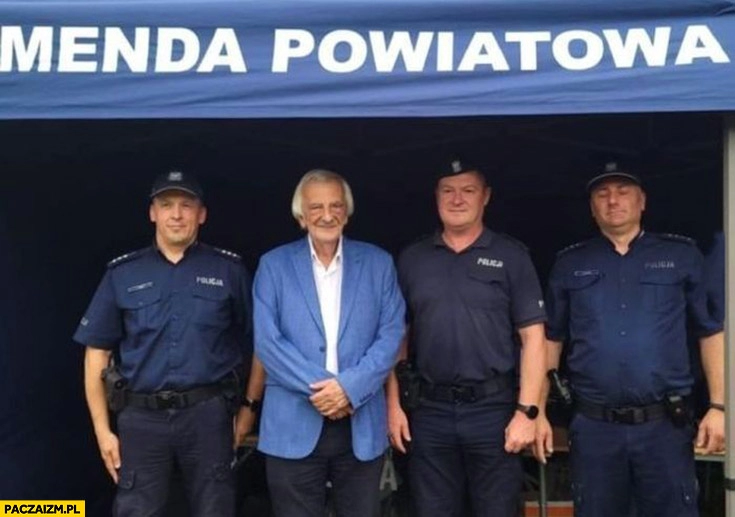 
    Terlecki menda powiatowa zdjęcie z policjantami