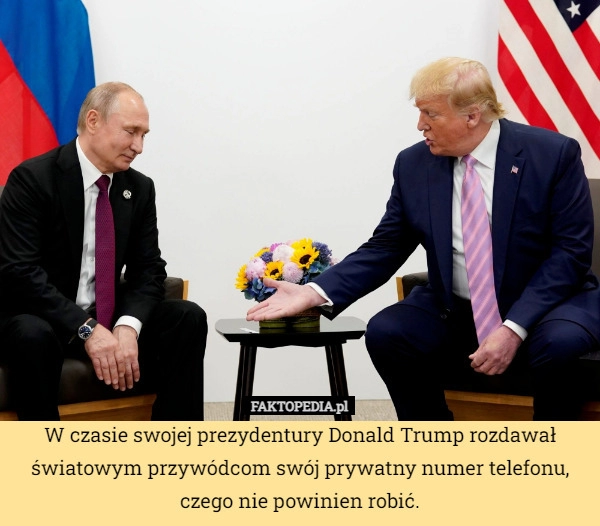 
    W czasie swojej prezydentury Donald Trump rozdawał światowym przywódcom