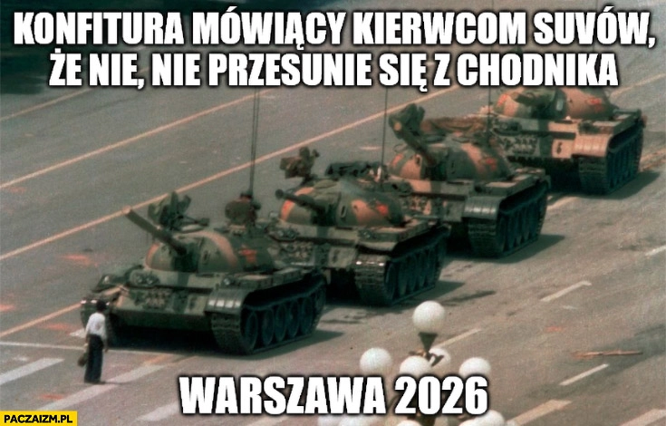 
    Konfitura mówiący kierowcom SUVów, że nie przesunie się z chodnika, Warszawa 2026 plac Tiananmen