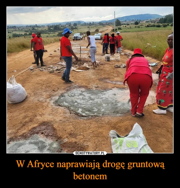 
    W Afryce naprawiają drogę gruntową betonem