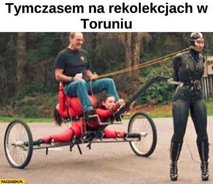 
    Tymczasem na rekolekcjach w Toruniu dziwna scena