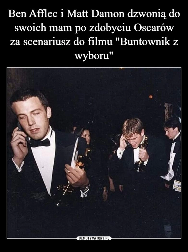 
    Ben Afflec i Matt Damon dzwonią do swoich mam po zdobyciu Oscarów za scenariusz do filmu "Buntownik z wyboru"