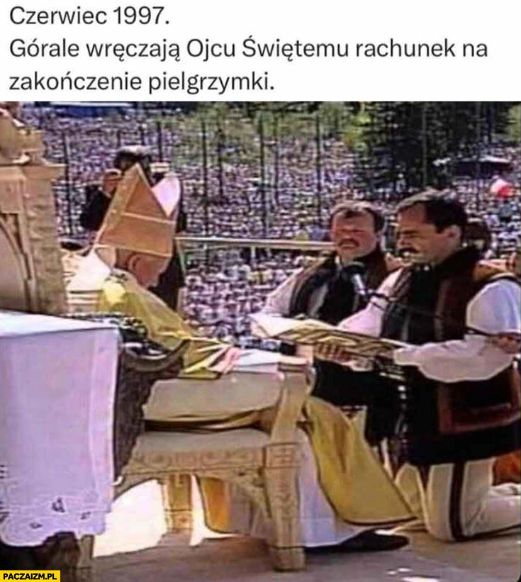
    Czerwiec 1997 górale wręczają ojcu świętemu rachunek na zakończenie pielgrzymki